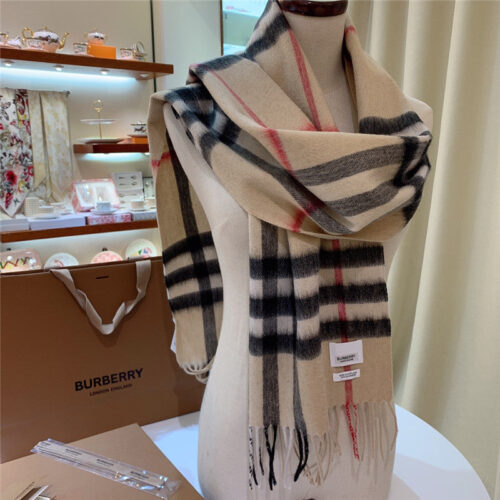 High Quality Luxury Burberry Classic Plaid Cashmere Scarf – Style 24638 alternate view