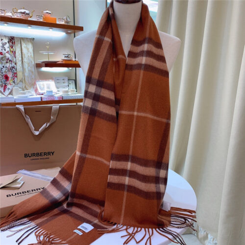 High Quality Luxury Burberry Classic Plaid Cashmere Scarf alternate view