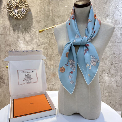 High Quality Luxury Hermes New "Qing Yang Floral Dress" Lake Blue Silk Scarf