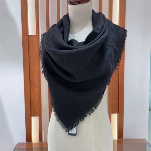 High Quality Luxury Louis Vuitton Monogram Shawl – Style 26665 alternate view