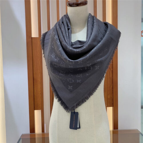 High Quality Luxury Louis Vuitton Monogram Shawl – Style 26667 alternate view