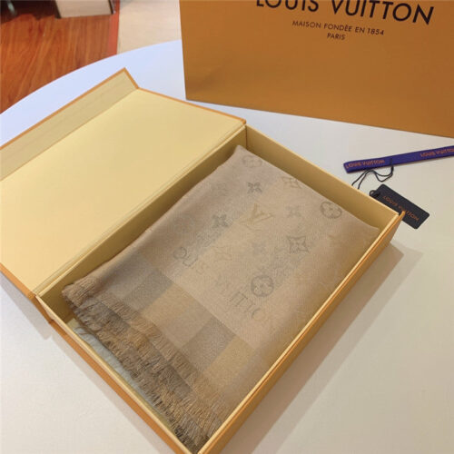 High Quality Luxury Louis Vuitton Monogram Letter Shawl – Style 26656 product detail