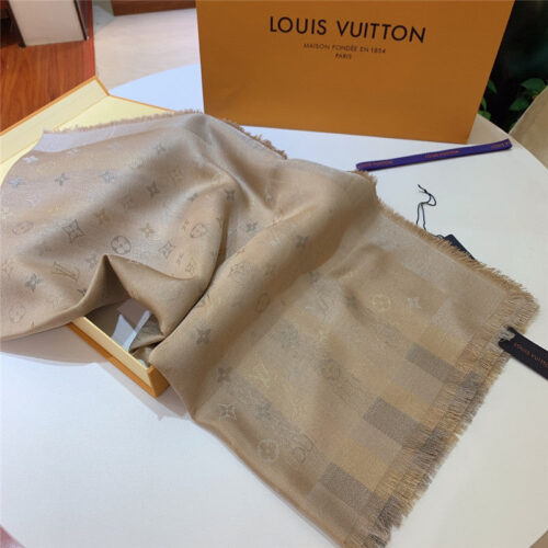 High Quality Luxury Louis Vuitton Monogram Letter Shawl – Style 26656 product detail
