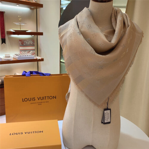 High Quality Luxury Louis Vuitton Monogram Letter Shawl – Style 26656 product detail