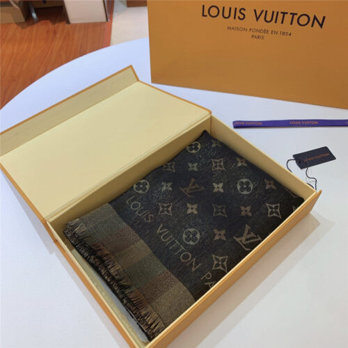 High Quality Luxury Louis Vuitton Monogram Letter Shawl product detail