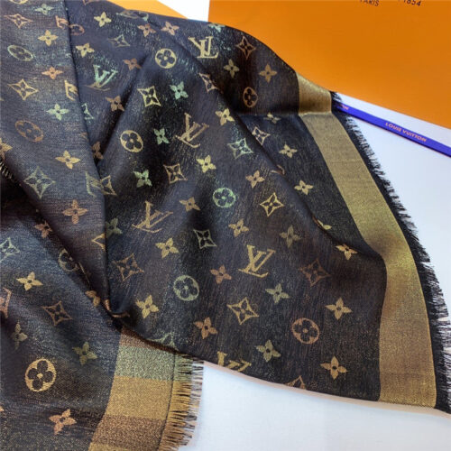 High Quality Luxury Louis Vuitton Monogram Letter Shawl product detail