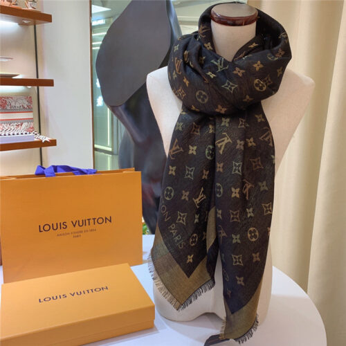 High Quality Luxury Louis Vuitton Monogram Letter Shawl product detail