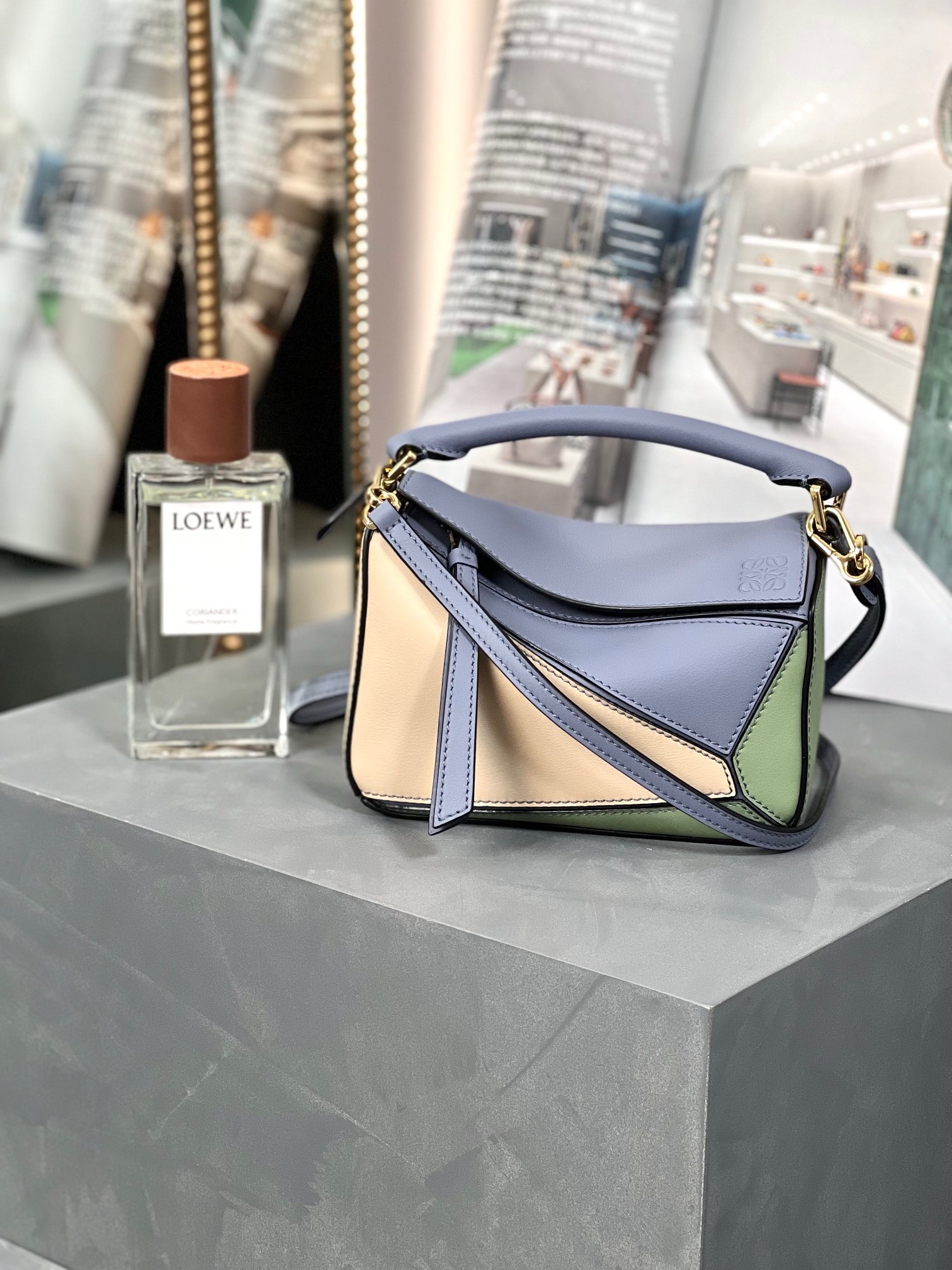 High Quality Luxury Loewe Simple Atmosphere Mini Handbag