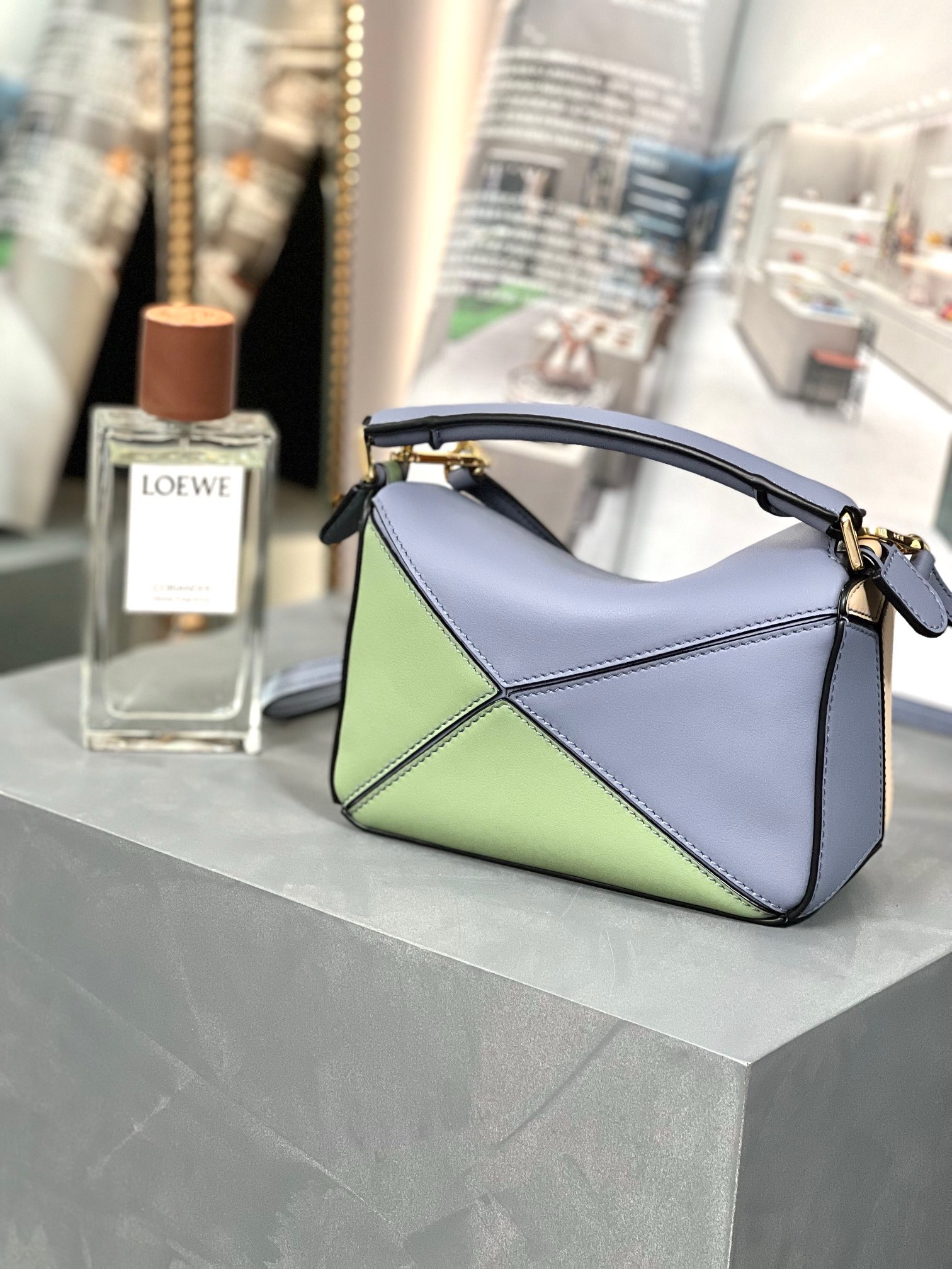 High Quality Luxury Loewe Simple Atmosphere Mini Handbag product detail