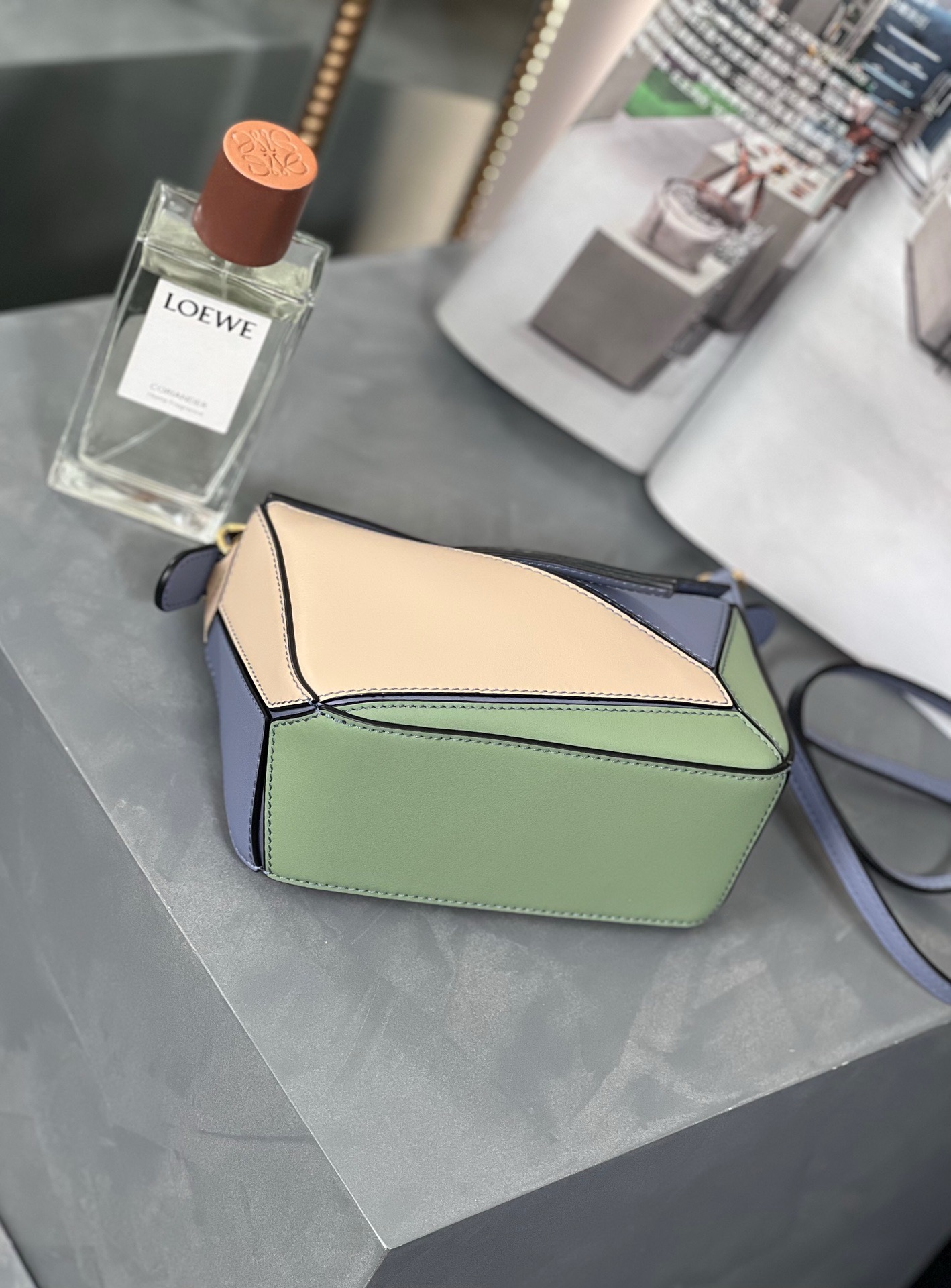 High Quality Luxury Loewe Simple Atmosphere Mini Handbag product detail