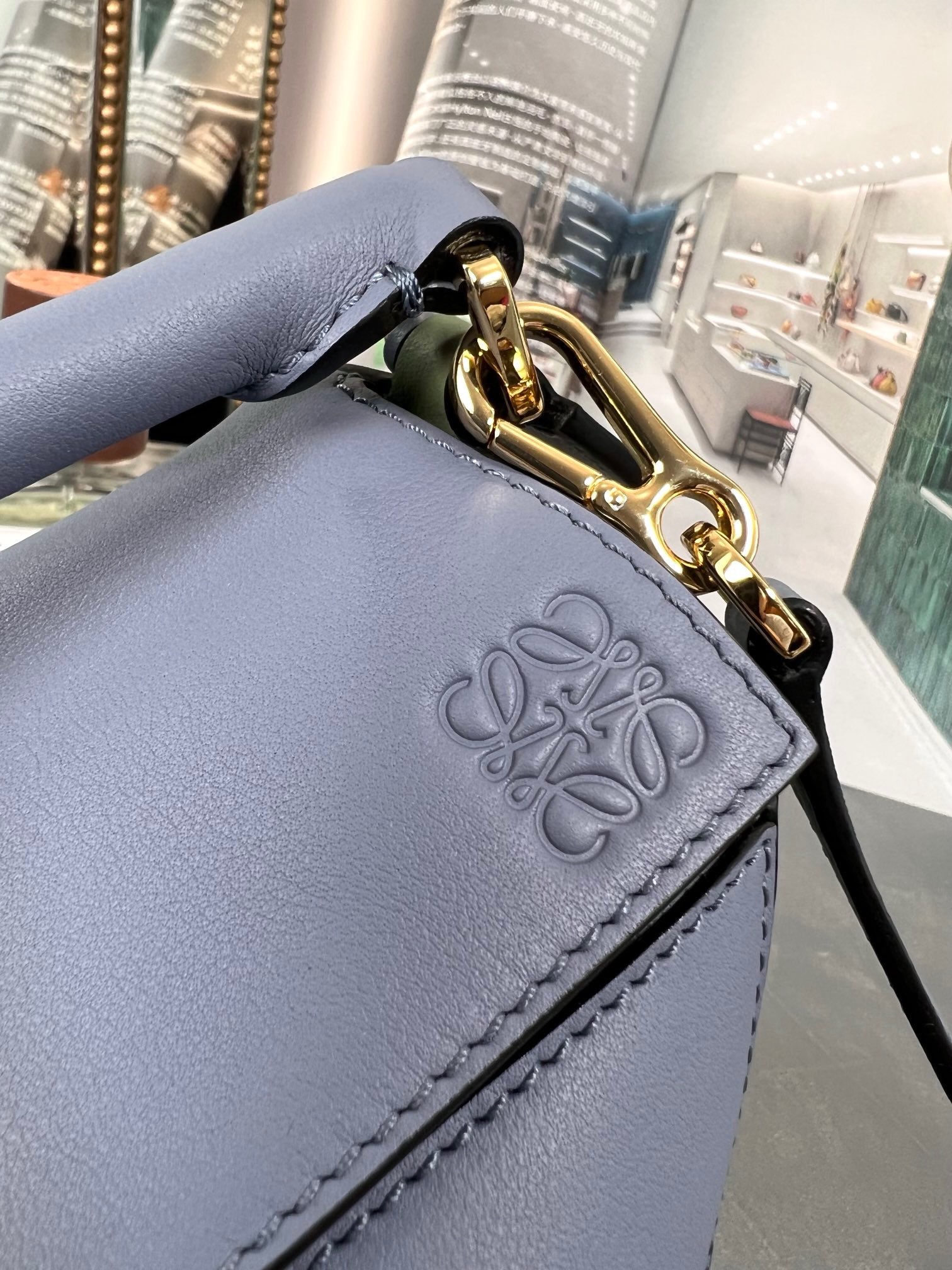 High Quality Luxury Loewe Simple Atmosphere Mini Handbag product detail
