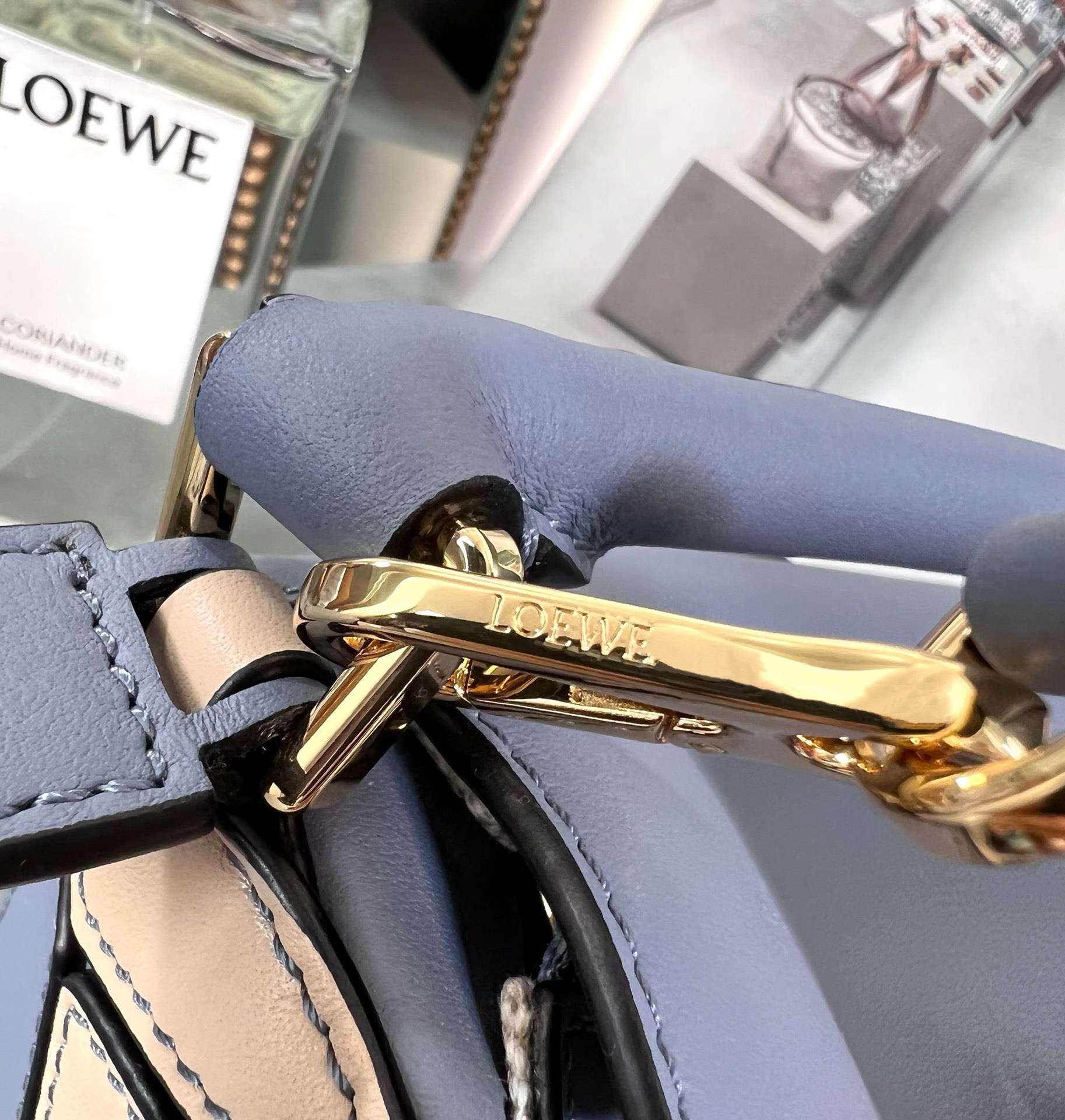High Quality Luxury Loewe Simple Atmosphere Mini Handbag product detail