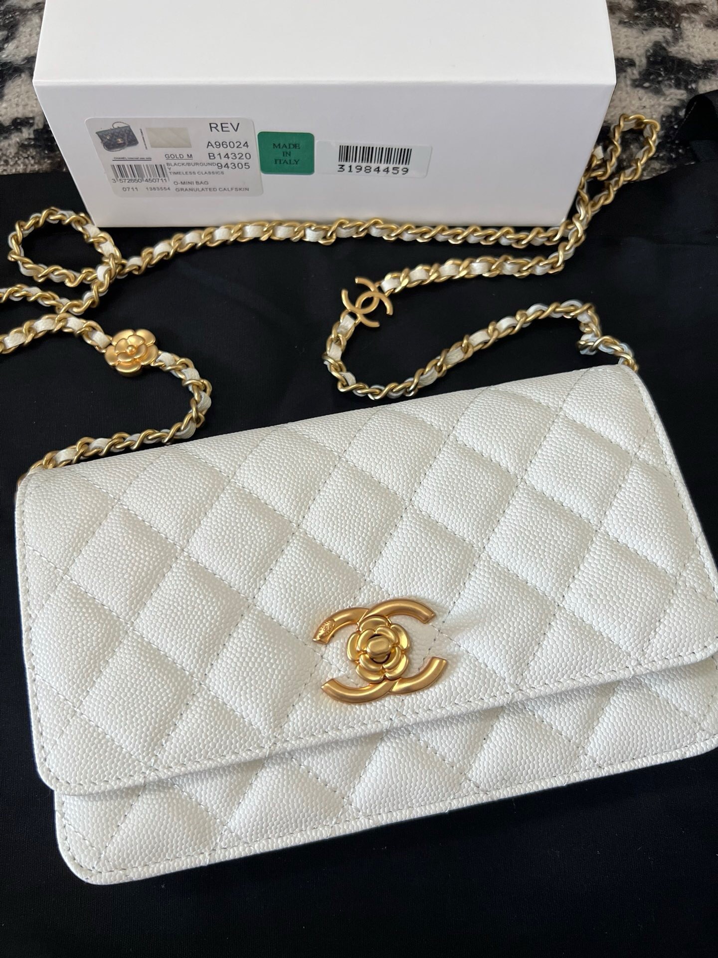 High Quality Luxury Chanel Chain Bag – Style 47269 product detail