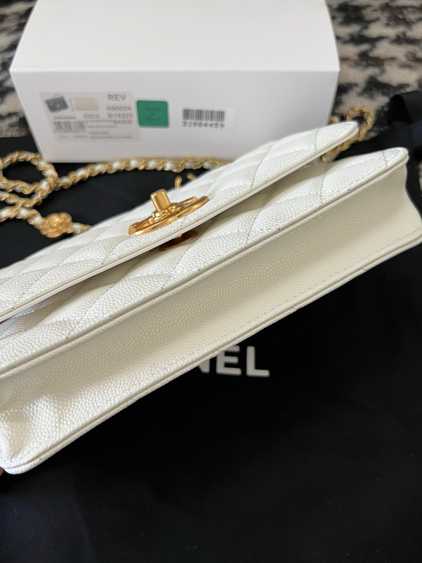High Quality Luxury Chanel Chain Bag – Style 47269 product detail