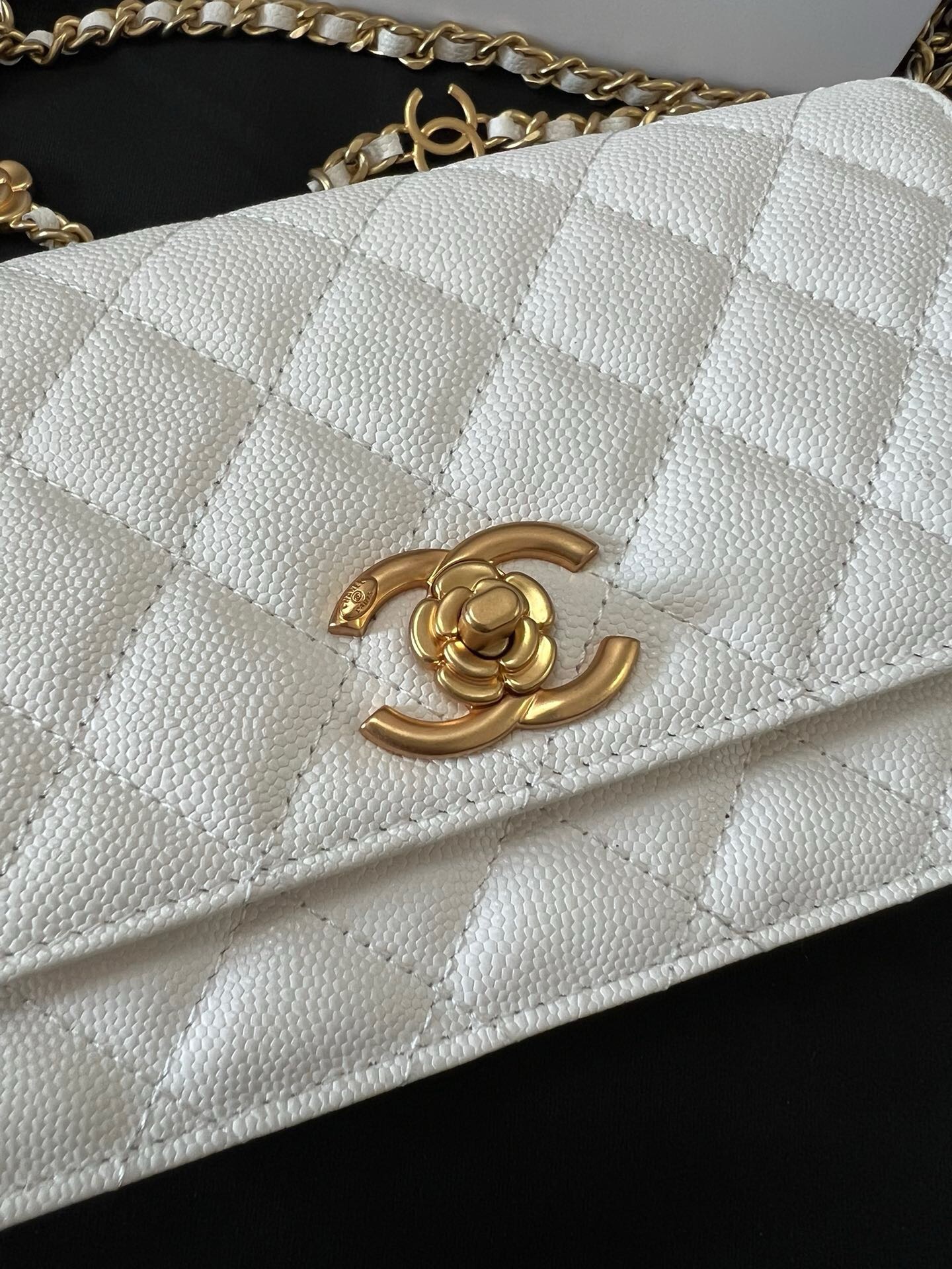 High Quality Luxury Chanel Chain Bag – Style 47269 product detail