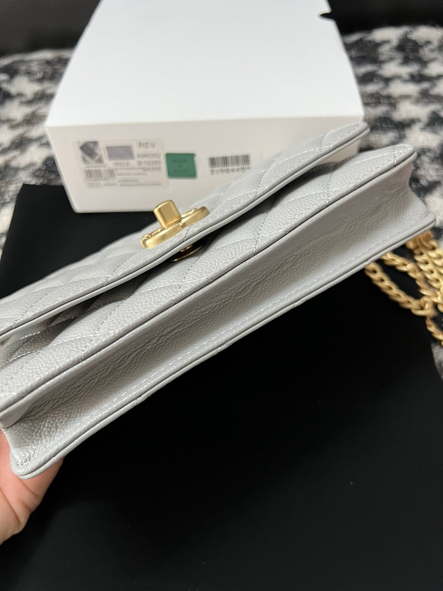 High Quality Luxury Chanel Chain Bag – Style 47272 product detail