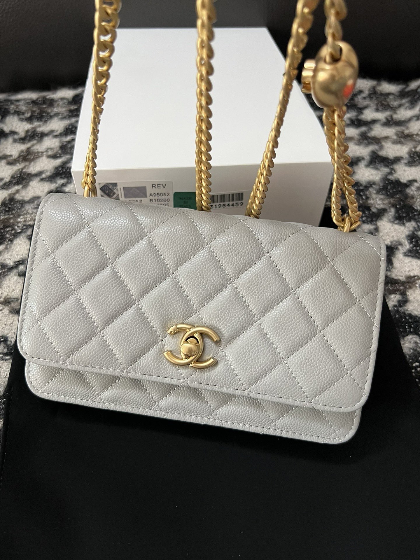 High Quality Luxury Chanel Chain Bag – Style 47272 product detail
