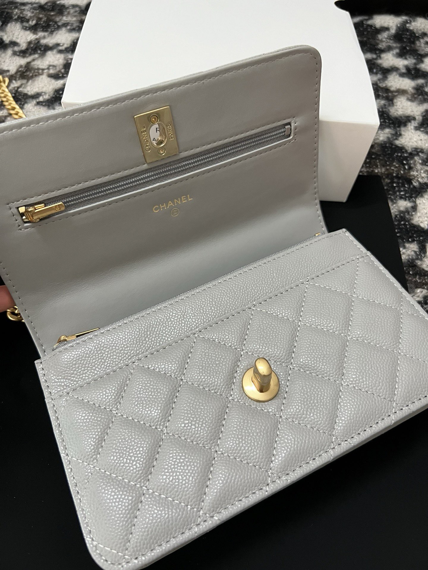High Quality Luxury Chanel Chain Bag – Style 47272 product detail