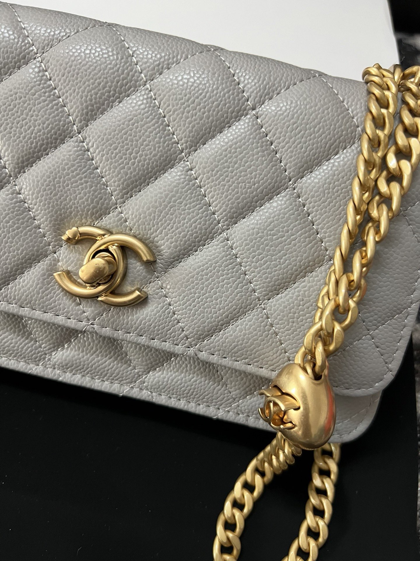 High Quality Luxury Chanel Chain Bag – Style 47272 product detail