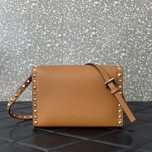High Quality Luxury Valentino Garavani Rockstud Bag – Style 40982 product detail
