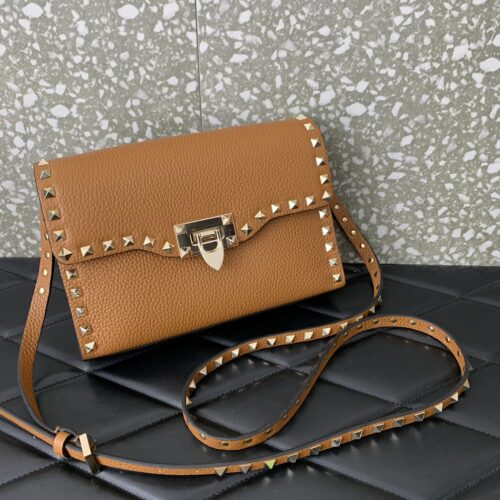 High Quality Luxury Valentino Garavani Rockstud Bag – Style 40982 product detail