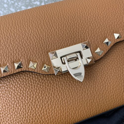 High Quality Luxury Valentino Garavani Rockstud Bag – Style 40982 product detail