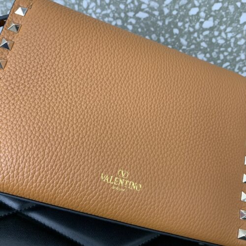 High Quality Luxury Valentino Garavani Rockstud Bag – Style 40982 product detail