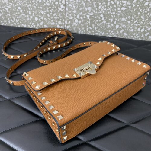 High Quality Luxury Valentino Garavani Rockstud Bag – Style 40982 product detail