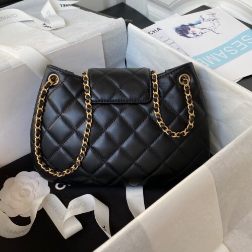 CHANEL Lambskin Quilted CC Messenger Black product photo 2
