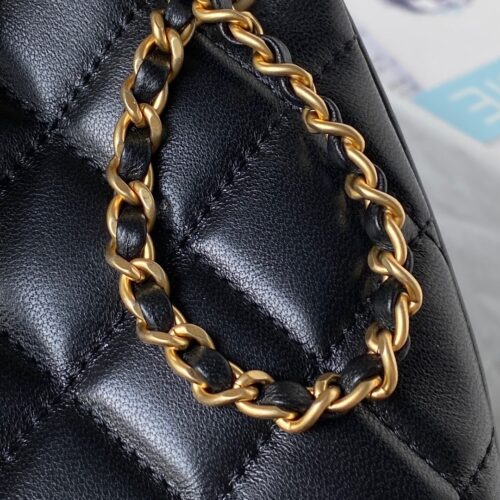 CHANEL Lambskin Quilted CC Messenger Black product photo 4