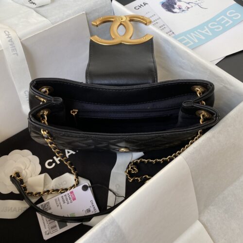CHANEL Lambskin Quilted CC Messenger Black product photo 6