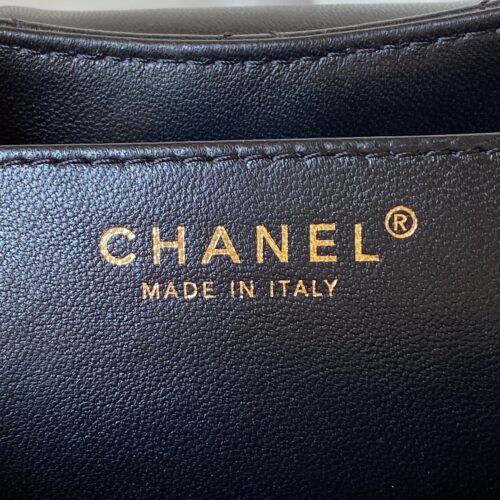 CHANEL Lambskin Quilted CC Messenger Black product photo 8
