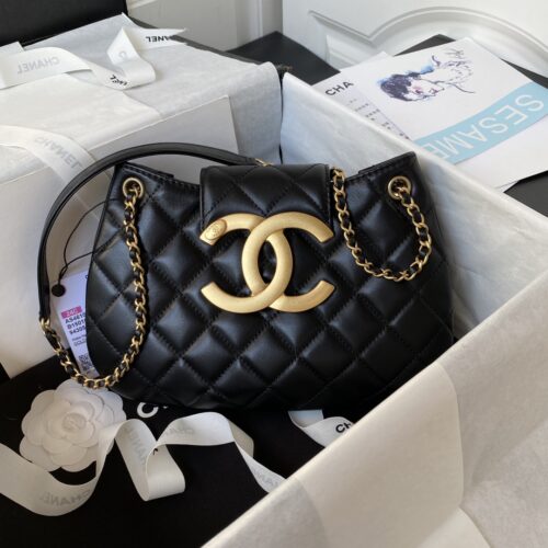 CHANEL Lambskin Quilted CC Messenger Black product photo 1