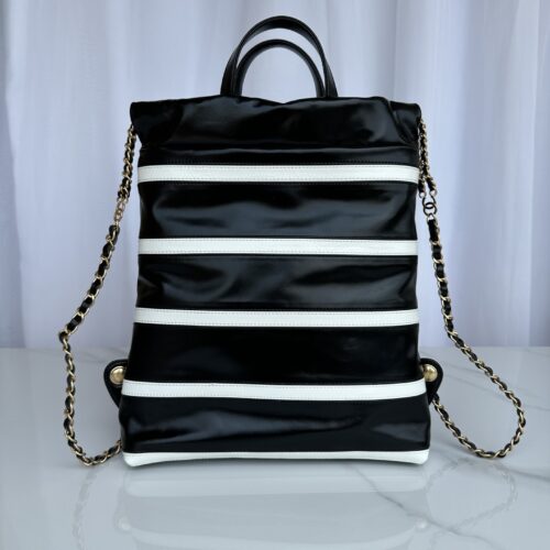 CHANEL 22 Backpacks product photo 2