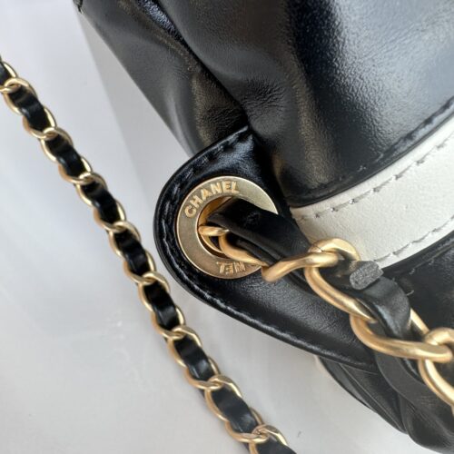 CHANEL 22 Backpacks product photo 4