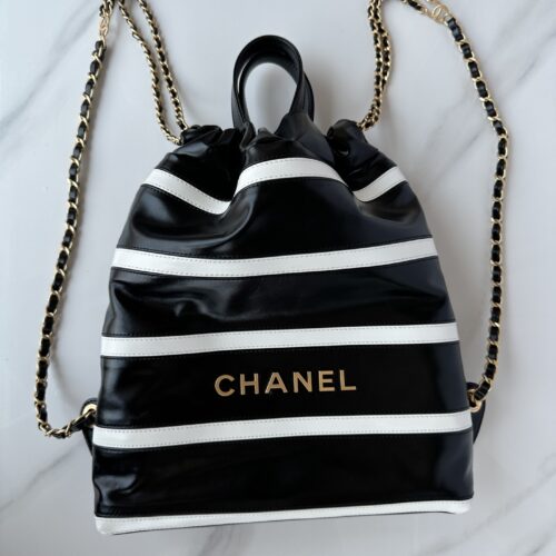 CHANEL 22 Backpacks product photo 9