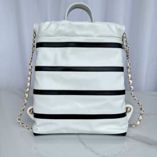 CHANEL 22 Backpacks product photo 2