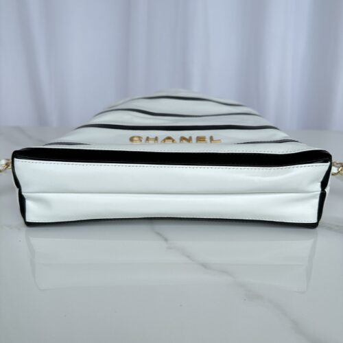 CHANEL 22 Backpacks product photo 3
