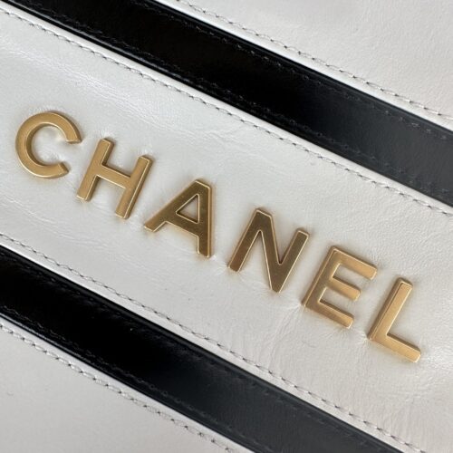 CHANEL 22 Backpacks product photo 4