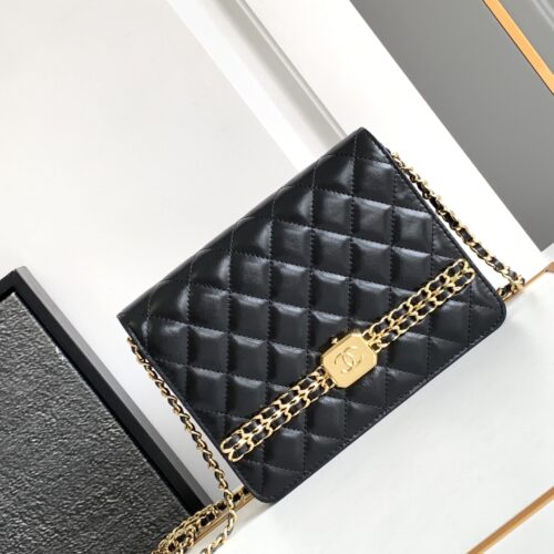 CHANEL Clutch With Chain product photo 1