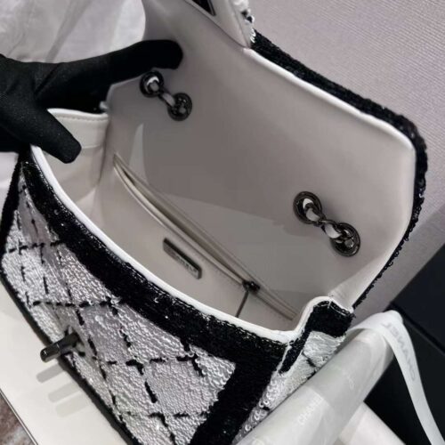 CHANEL Clutch With Chain product photo 3
