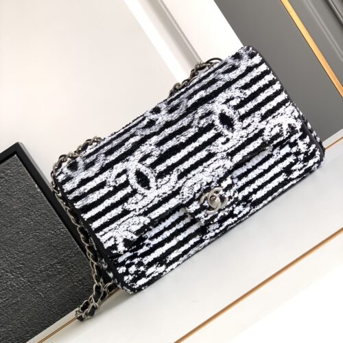 CHANEL SMALL FLAP BAG product photo 1