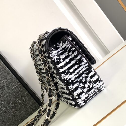 CHANEL SMALL FLAP BAG product photo 2