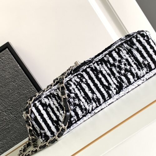 CHANEL SMALL FLAP BAG product photo 4