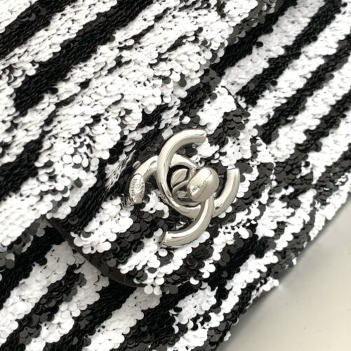 CHANEL SMALL FLAP BAG product photo 5