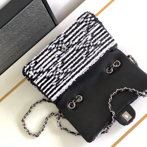 CHANEL SMALL FLAP BAG product photo 6