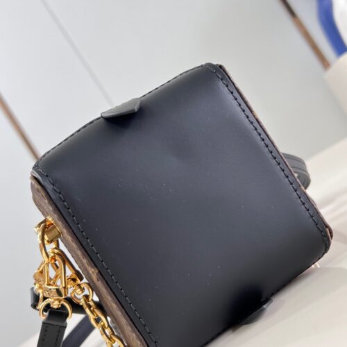 Louis Vuitton Monogram product photo 5