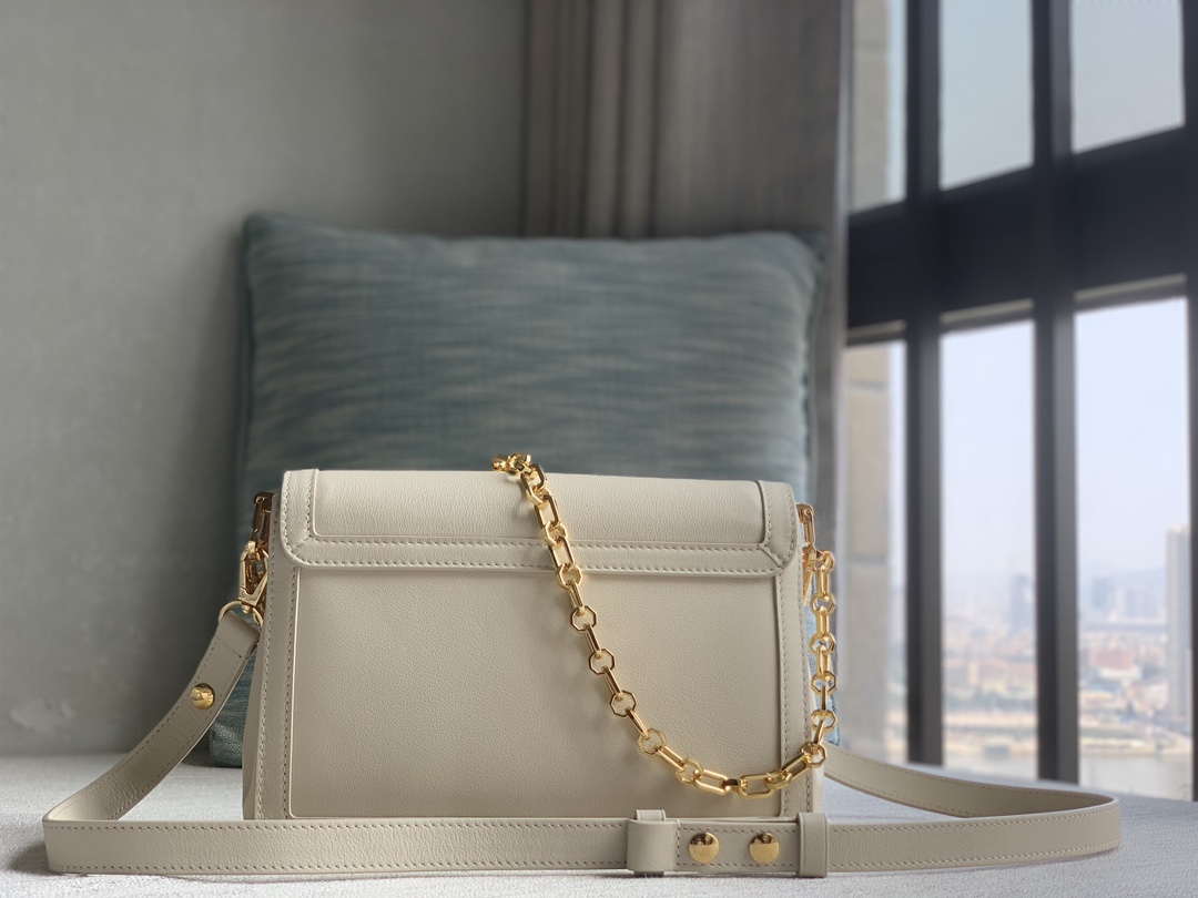 High Quality Luxury Louis Vuitton Dauphine Soft Medium product detail