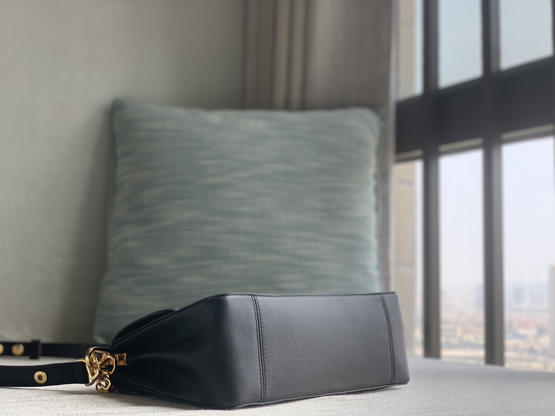High Quality Luxury Louis Vuitton Dauphine Soft Medium – Style 42628 product detail