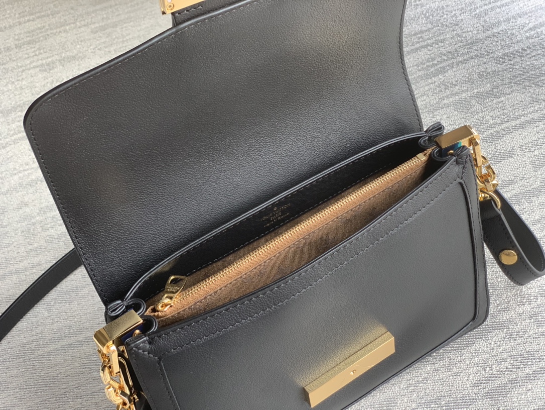 High Quality Luxury Louis Vuitton Dauphine Soft Medium – Style 42628 product detail